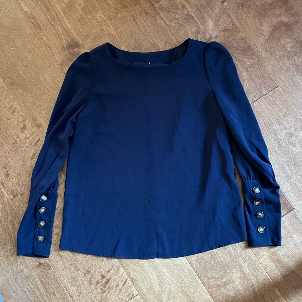 Shein Long Sleeve Shirt with bottons in the back